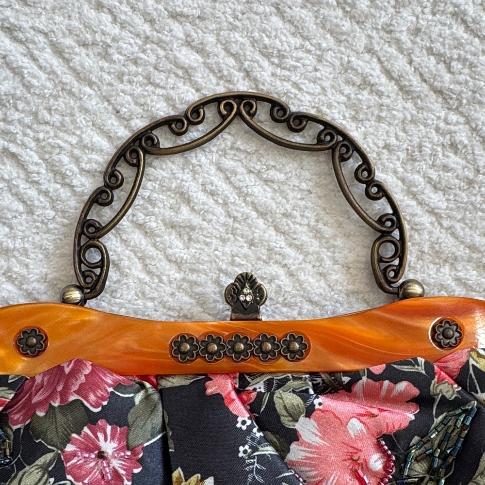 Beautiful Vintage 1990s / 2000 Black Red Gold Embroidered and Beaded Evening Bag - Picture 2 of 11